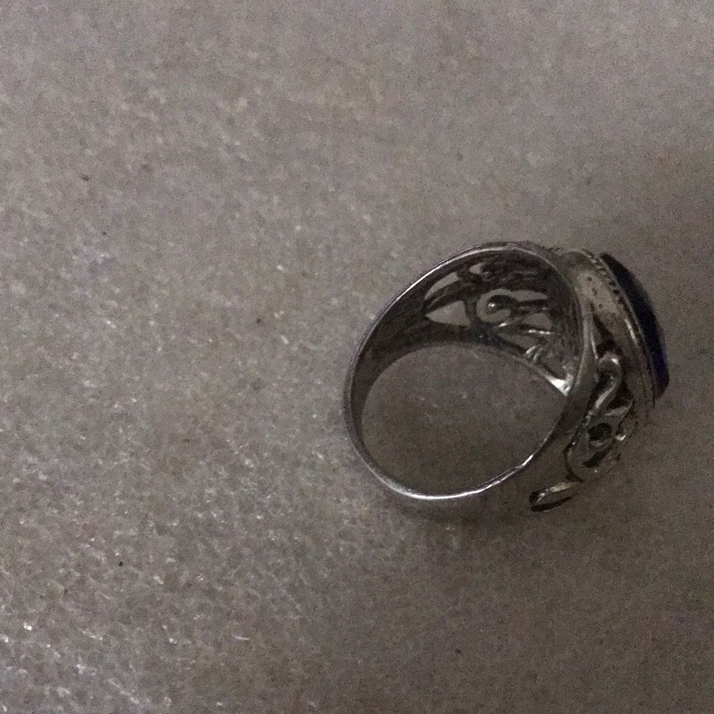 Elegant Silver Ring with Blue Stone - Picture 3 of 8